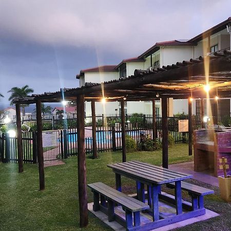 Topanga 17 Uvongo Beach Esterno foto